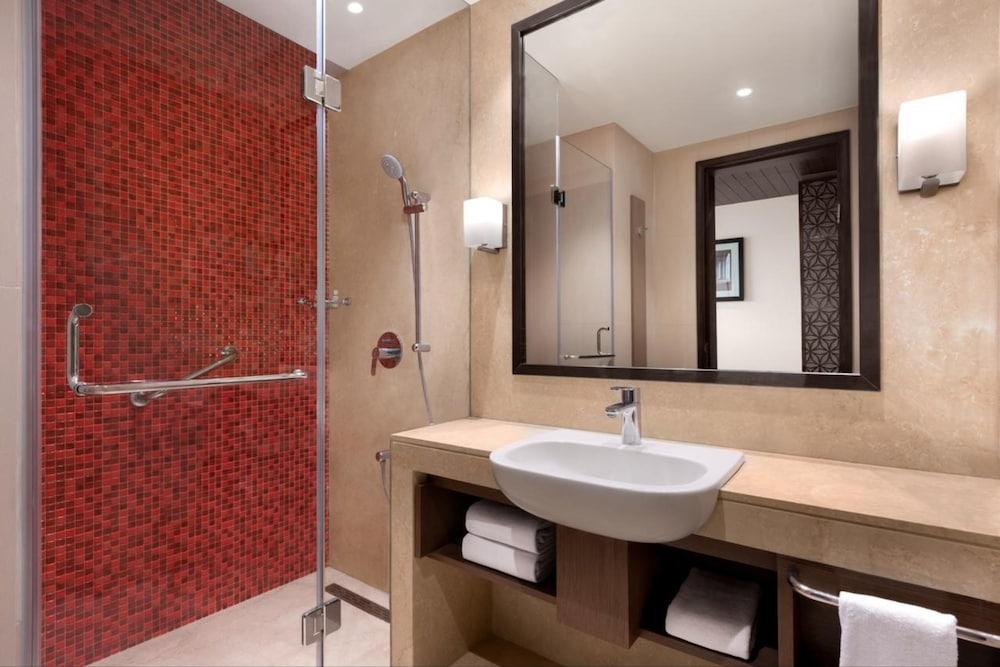 Ramada By Wyndham Lucknow Hotel And Convention Center Exterior foto