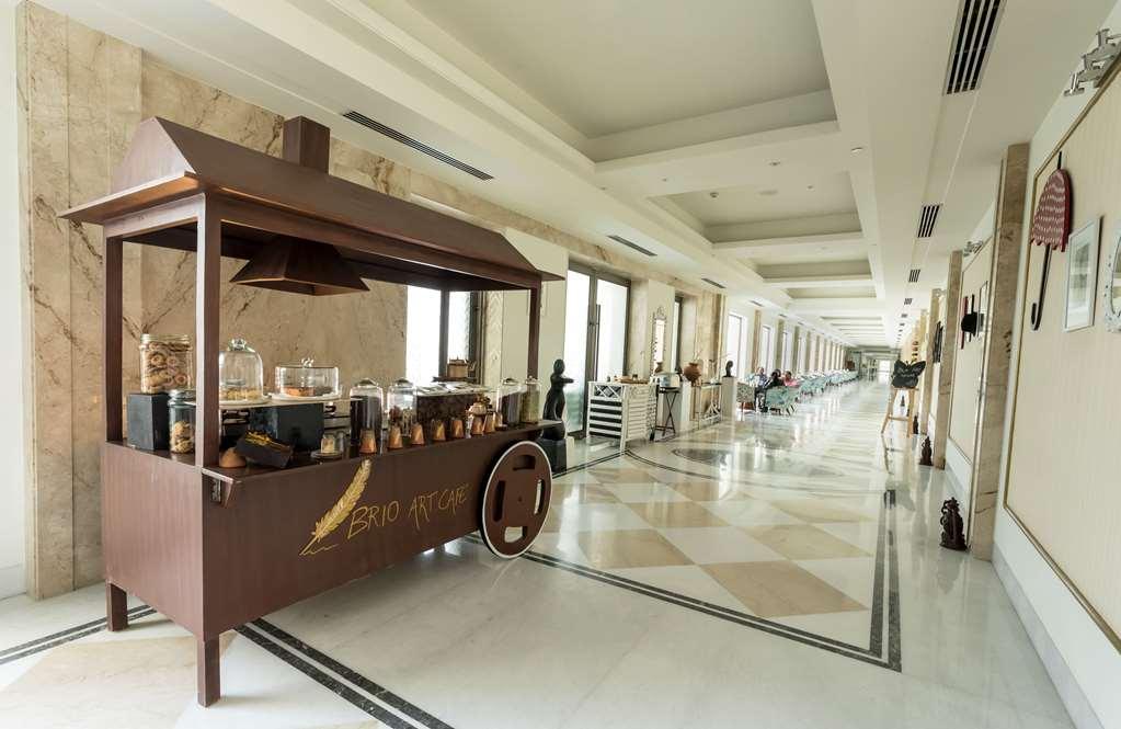 Ramada By Wyndham Lucknow Hotel And Convention Center Einrichtungen foto