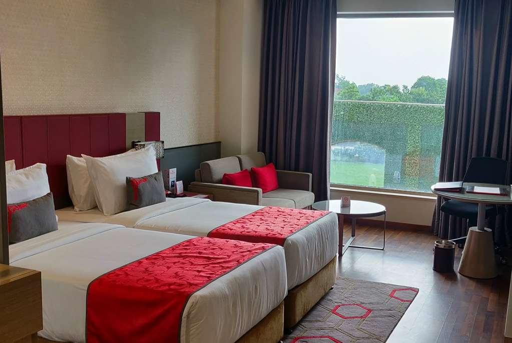 Ramada By Wyndham Lucknow Hotel And Convention Center Zimmer foto